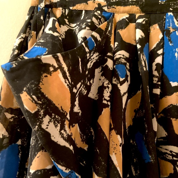 H&M abstract midi skirt - Picture 3 of 4